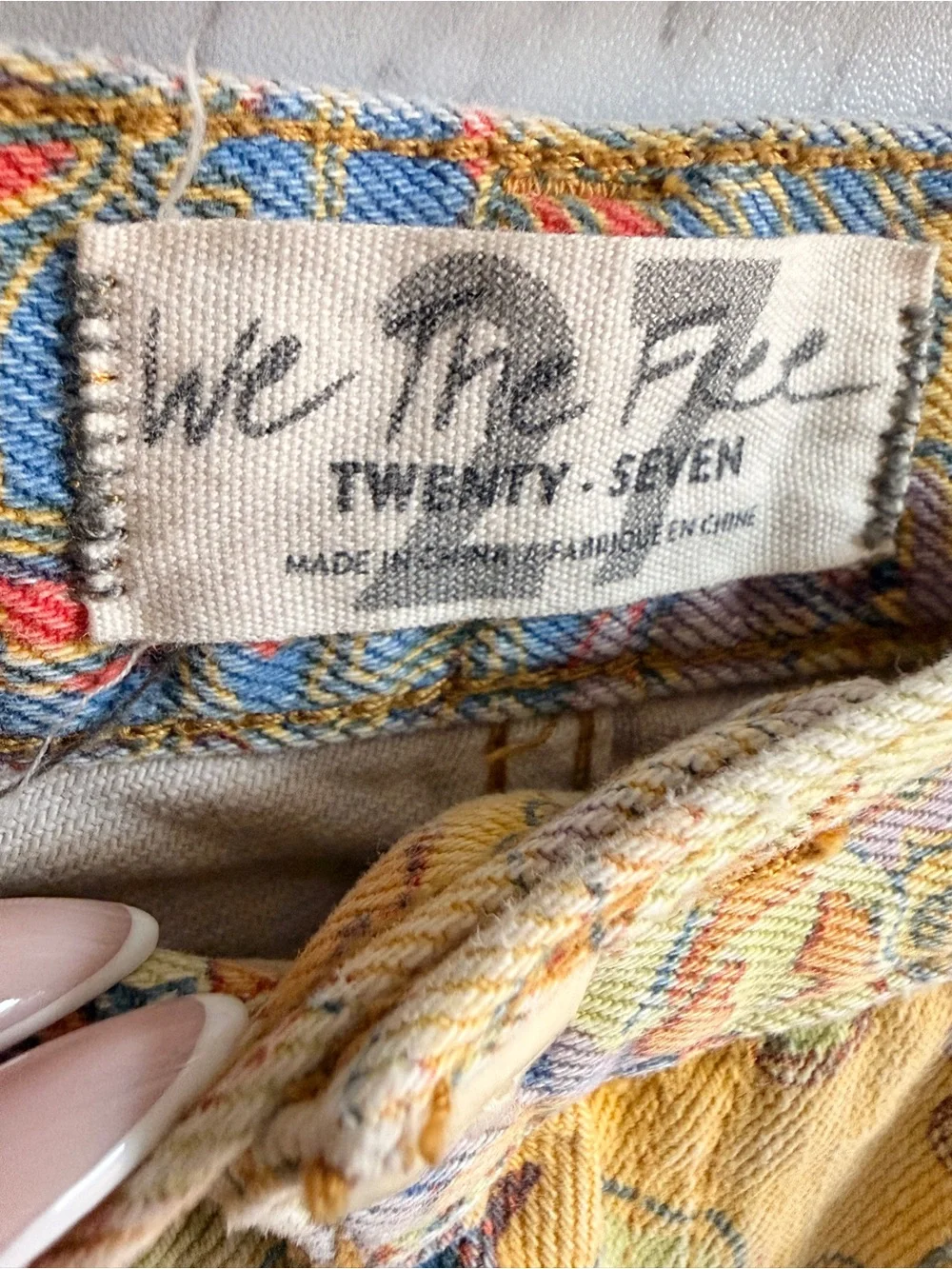 Free People We The Free Alani Printed Cutoff Yellow Floral Bermuda Shorts SZ 27 - Picture 8 of 9